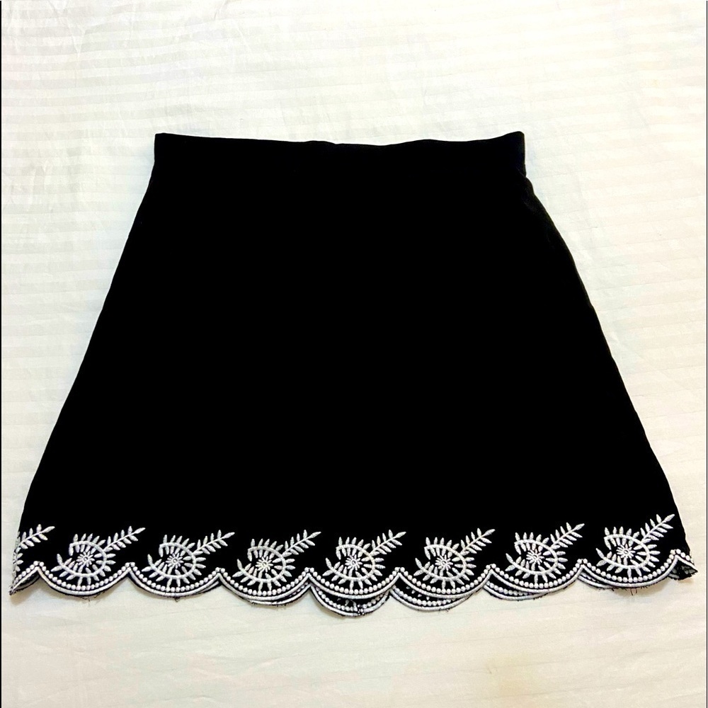 NWT francescas collection scalloped embroidered hem size Medium